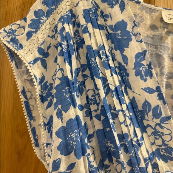 Sweet Lemon Blue and White Floral Deep V-Neck Lace Tiered Gathered Waist Dress - Picture 3 of 14